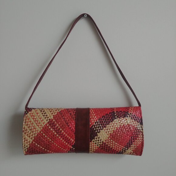 Paper straw woven shoulder baguette bag brown red tan cream buckle front - Picture 7 of 16